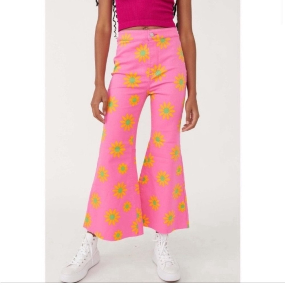 - We The Free Youth Quake Printed Crop Flare Bell Bottom Pants Daisy’s Flo…
